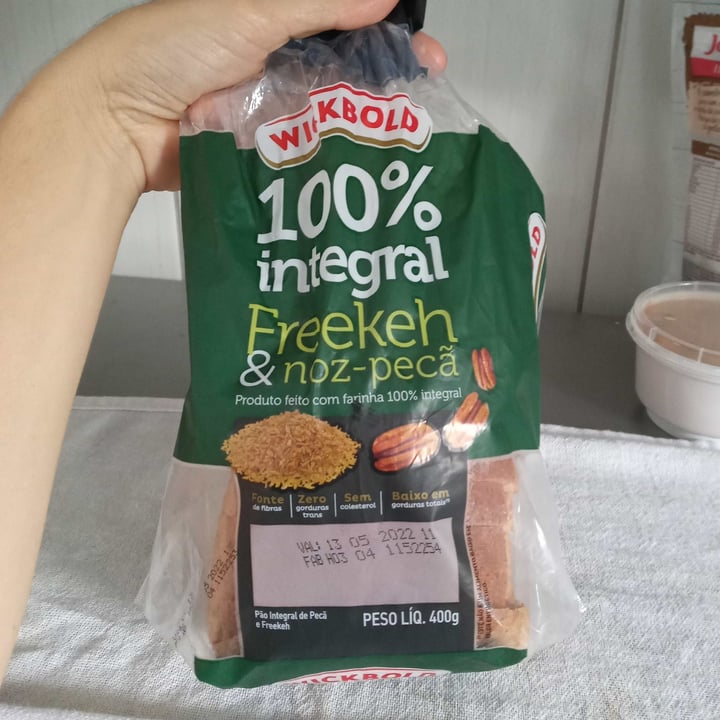 photo of Wickbold Pão 100% Integral Freekeh & noz-pecã shared by @vanessaaconc on  13 May 2022 - review