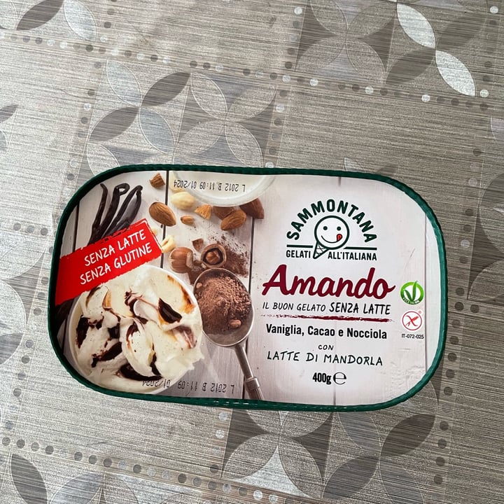 photo of Sammontana Amando Sammontana gelato Vaniglia Cacao Nocciola shared by @fabiana91 on  24 May 2022 - review