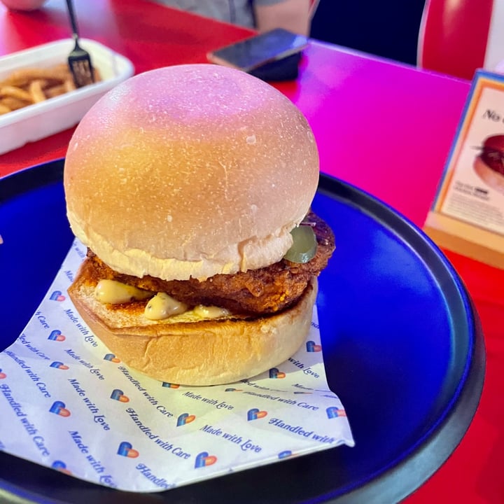 photo of Love Handle  Hot TiNDLE™ Chicken Burger shared by @priyangav on  31 Mar 2021 - review