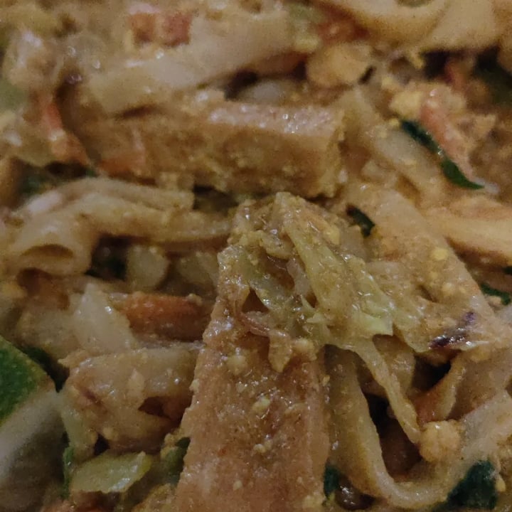 review photo of VEGA Pad Thai Con Fideos De Arroz shared by @marmotavegancone on 25 Feb 2022 - review