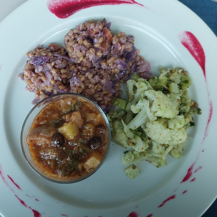 review photo of Apriti Sesamo farro con verdure con spezzatino di fu e cavolfiore alle mandorle shared by @soofi on 09 Apr 2022 - review