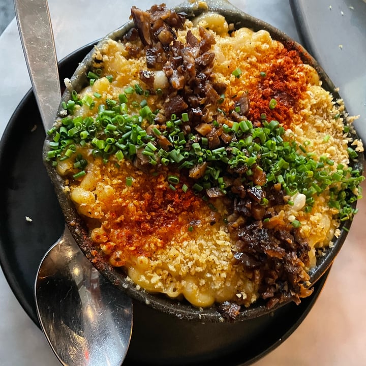 photo of Willow Vegan Bistro Truffle Mac and “Cheese” shared by @vikrossi on  21 Oct 2022 - review