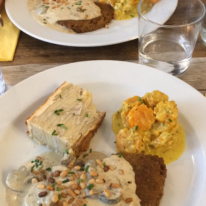 photo of Le Potager du Marais Escalopes de Seitan shared by @mariloufoxydream on  14 Oct 2022 - review