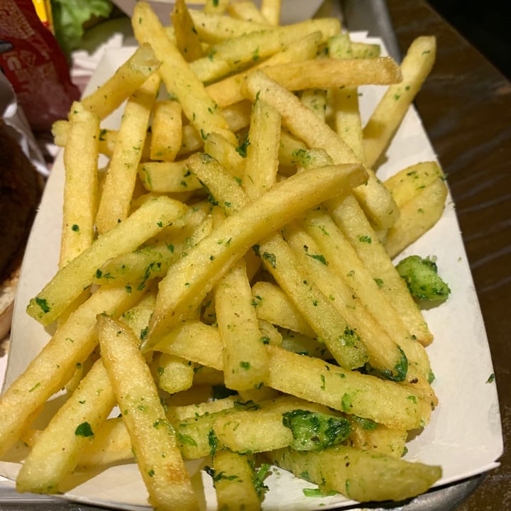 photo of Burger 54 Papas fritas con provezal shared by @isacarpintino on  28 Jul 2021 - review