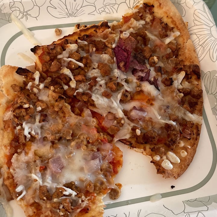 photo of Oggi Foods SICILIANA – BEYOND MEAT PIZZA shared by @veganfoodreview on  06 Nov 2022 - review