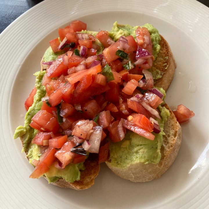 photo of The Glenwood Bakery Avo on toast with salsa shared by @rachh2000 on  14 Jun 2021 - review