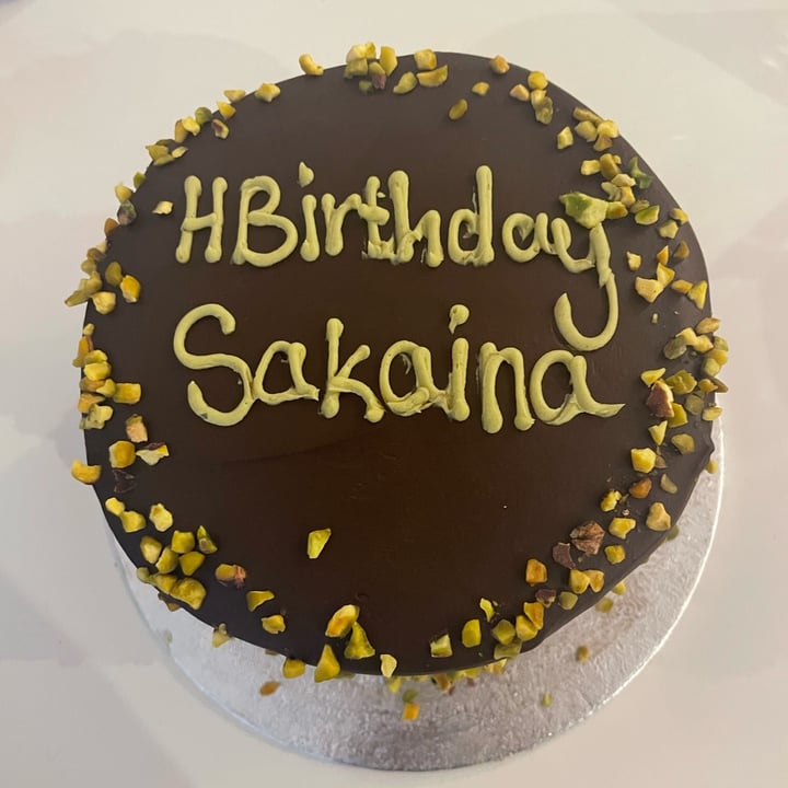 review photo of Lola's Bakery Birthday cake shared by @eleonoradoss on 13 Apr 2022 - review