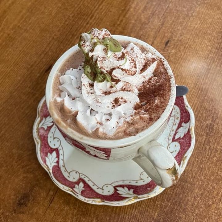 photo of Bizou Café Mozart Hot Chocolate with pistacho shared by @renikaahas on  14 Sep 2022 - review