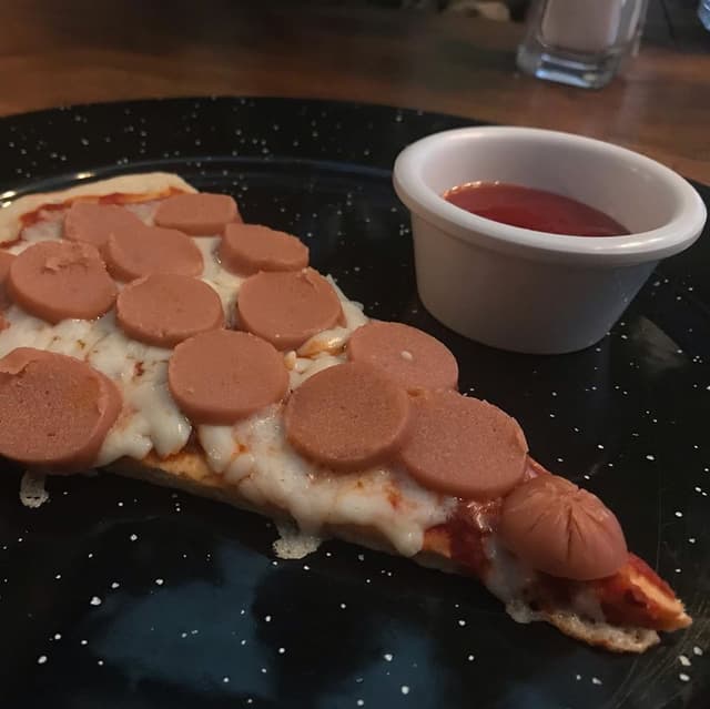 Foto do prato “pizza de salchicha”
