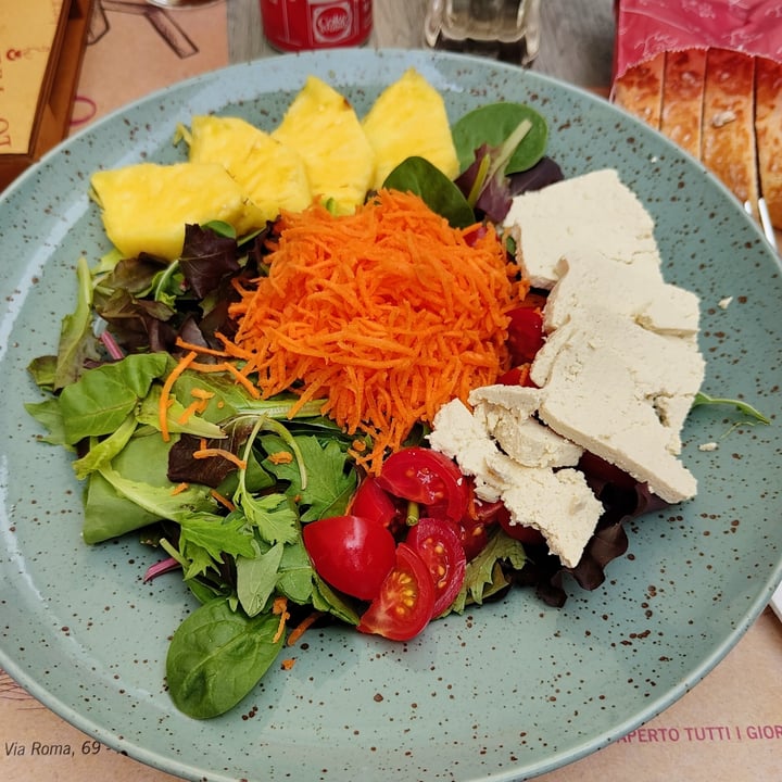 photo of Otium insalata con tofu shared by @magafox on  13 Jun 2022 - review