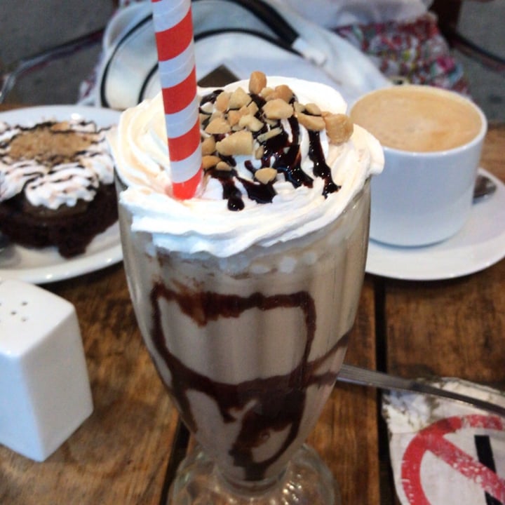 photo of Loving Hut Milkshake de caramel shared by @miadanila on  16 Feb 2022 - review