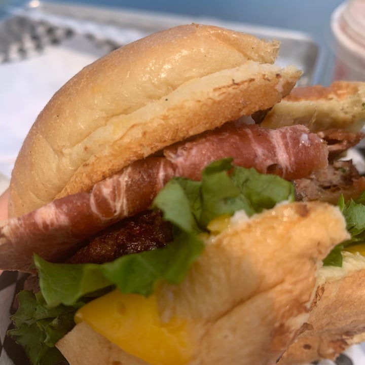 photo of Indigo Burger BBQ Bacon Burger shared by @vidisharai on  15 Jul 2021 - review