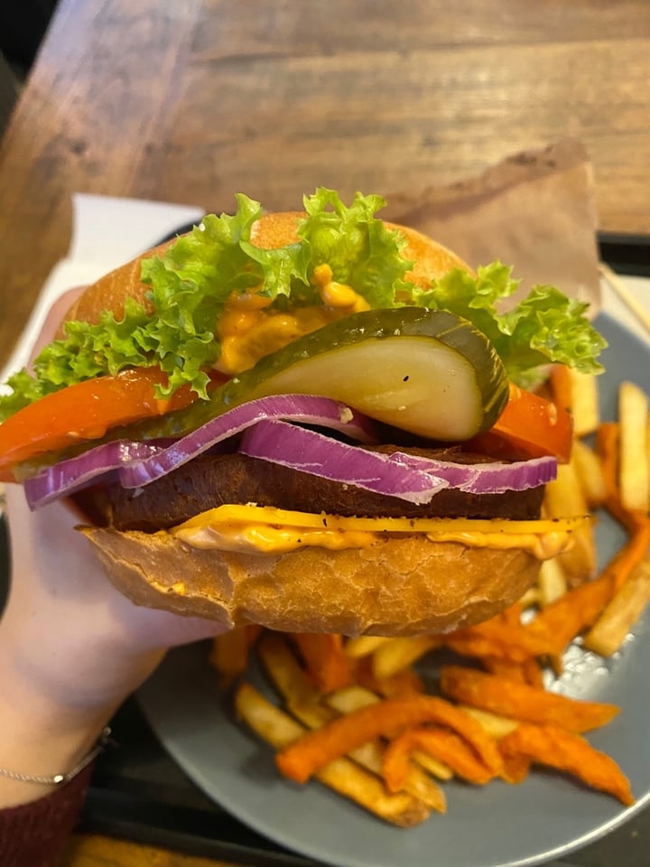 photo of Forky's Cheez burguer shared by @plantbasedkat on  15 Jan 2020 - review