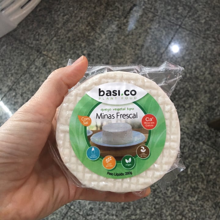 photo of Basi.co Queijo Vegetal tipo Minas Frescal shared by @vivegana on  16 Oct 2022 - review