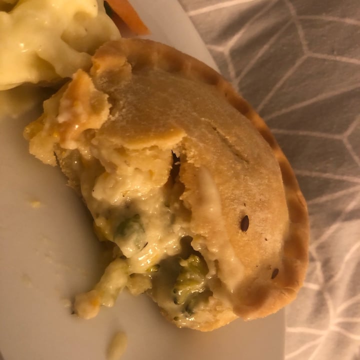photo of Young Vegans Pie Shop Gluten Free Farmhouse shared by @rhiannondiamxnd on  02 Oct 2021 - review