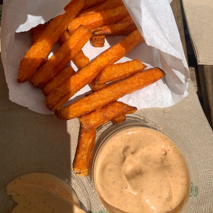 review photo of Tera V Burger Yam Fries with Vegan Chipolte Mayo shared by @juliemari on 01 May 2021 - review