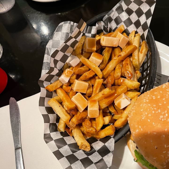 photo of Fish on Fifth Vegan Poutine shared by @ravenmychelle on  16 Nov 2021 - review