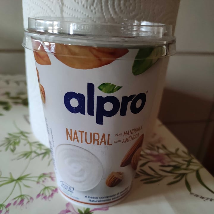photo of Alpro Alpro yogurt Almond (Natural) shared by @silviaebasta on  10 Mar 2022 - review