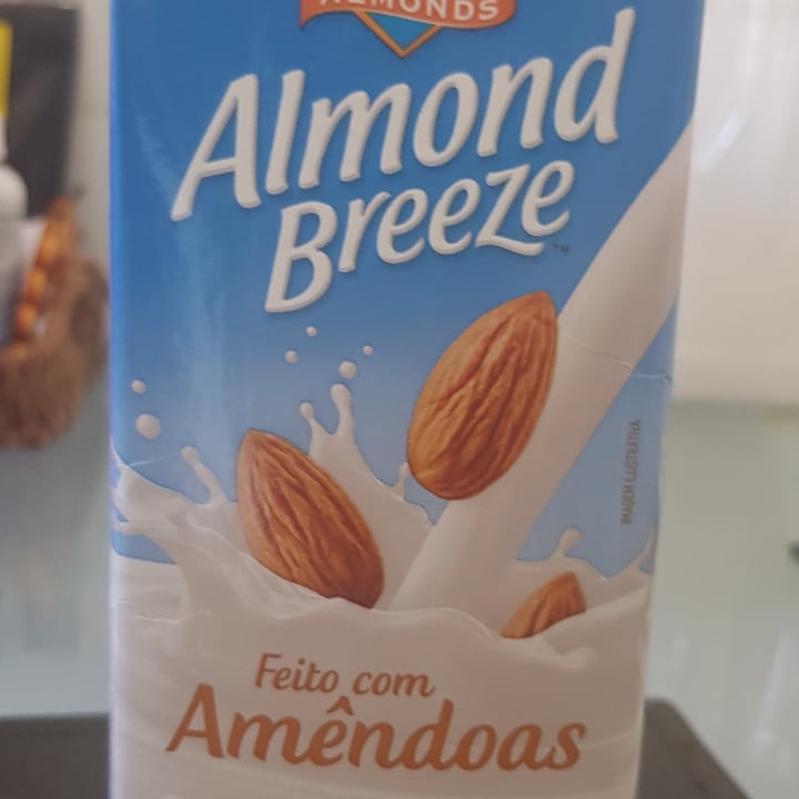 review photo of Blue Diamond Almond breeze unsweetened shared by @fabianamarins on 01 May 2022 - review