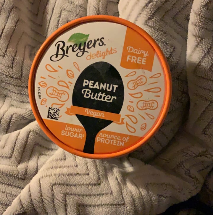 review photo of Breyers Peanut butter ice cream shared by @veganskanelbullar on 26 Apr 2020 - review