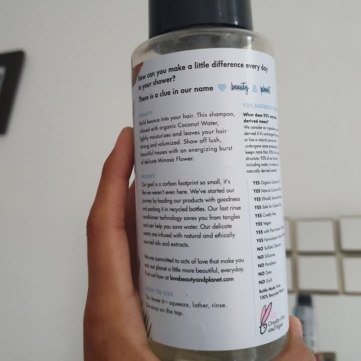 review photo of Love Beauty and Planet Coconut Water & Mimosa Flower Shampoo shared by @valgmon on 25 May 2021 - review