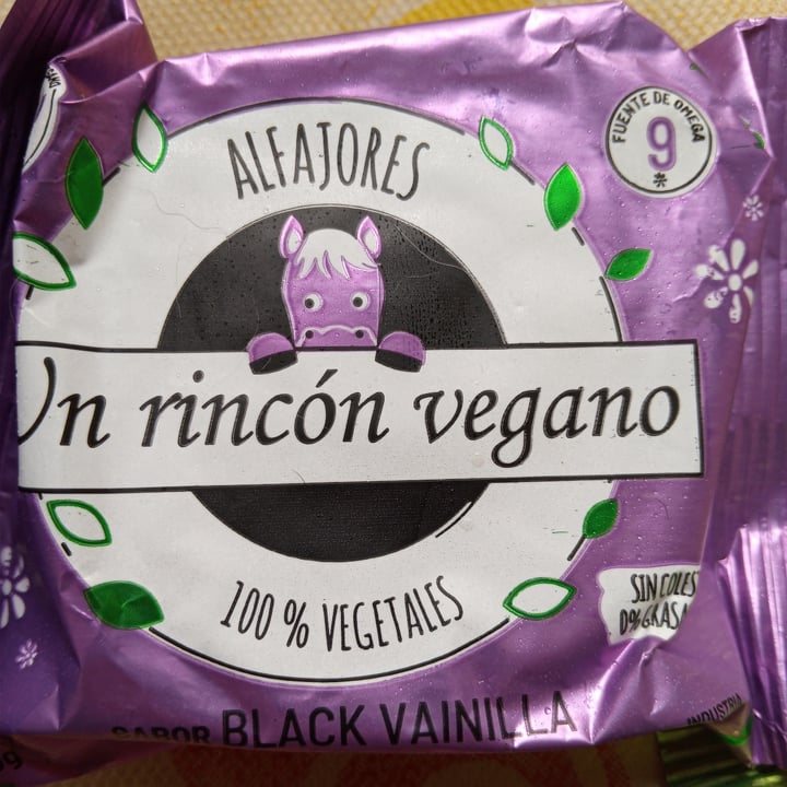 photo of Un Rincón Vegano Alfajor Black Vainilla shared by @andyeb on  09 Jan 2021 - review