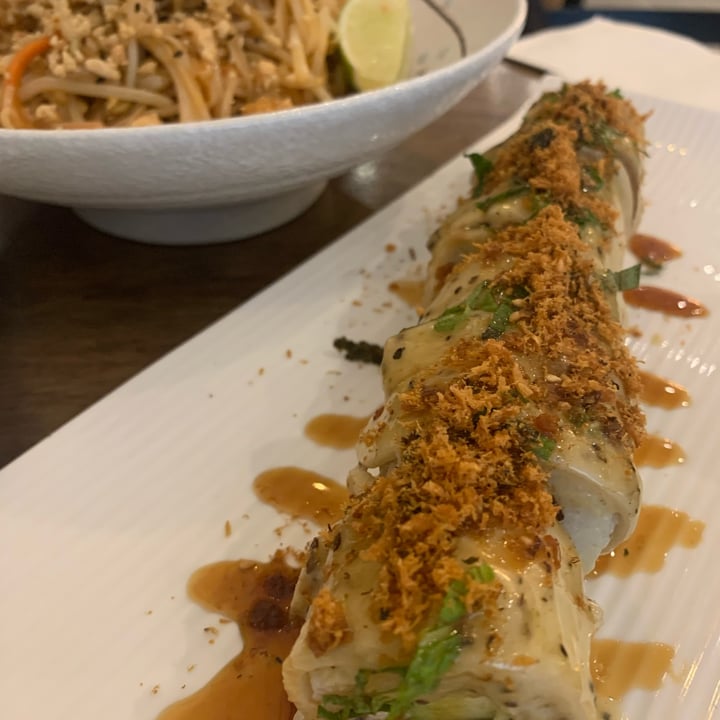 photo of Tenon Vegan Sushi Pad Thai shared by @serecapu on  05 May 2022 - review
