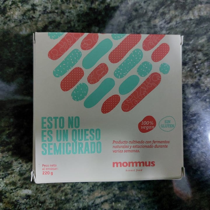 photo of Mommus Foods Esto No Es Un Queso Semicurado shared by @antiaac- on  02 Dec 2021 - review