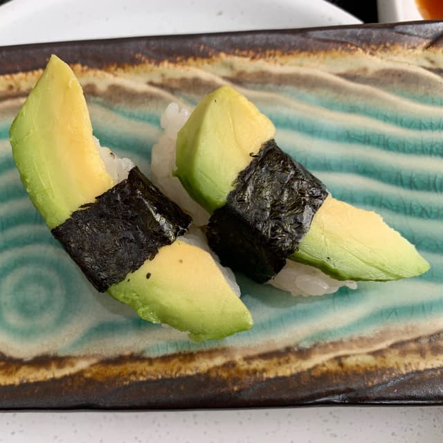 Foto do prato “Nigiri avocado”