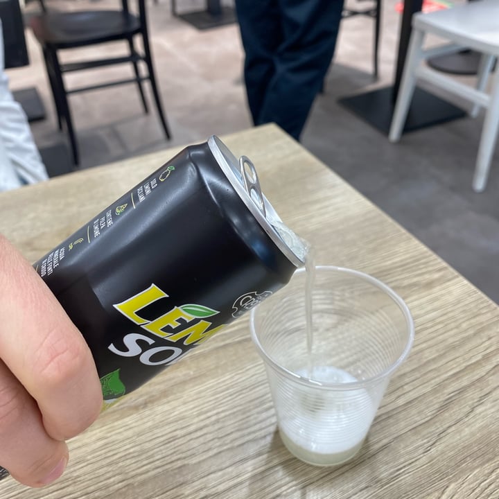 photo of Terme di Crodo Srl Lemon Soda Lattina shared by @leoncinoveg on  28 Mar 2022 - review