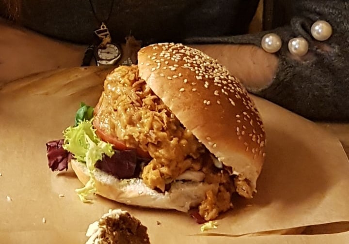review photo of La Huerta de Almería Hamburguesa de "carne mechada" shared by @angie on 16 Feb 2019 - review