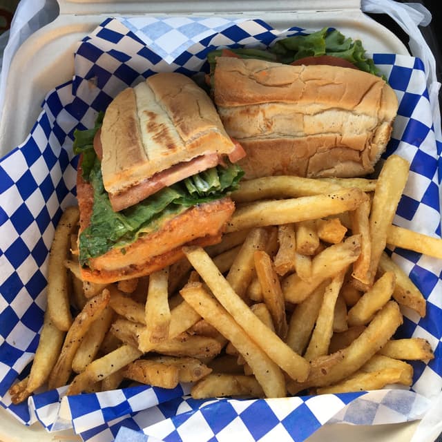 菜肴“Buffalo Ranch Chicken Sandwich”的照片