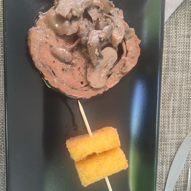 Foto del piatto “Seitan con polenta fritta”