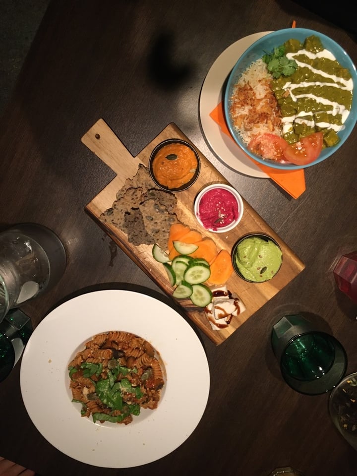 review photo of Vegan Inspiratsioon Hummus appetiser plate, spicy green curry bowl & pasta. shared by @sksaarik on 06 Dec 2020 - review