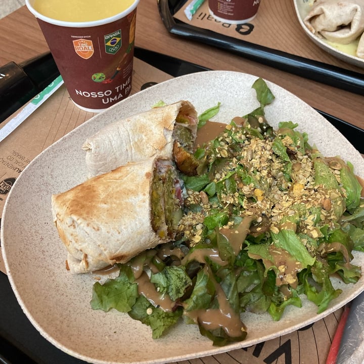 photo of Boali | Shopping Iguatemi Fortaleza Wrap com falafel, salada e molho árabe shared by @samuelnunes on  29 Jul 2022 - review