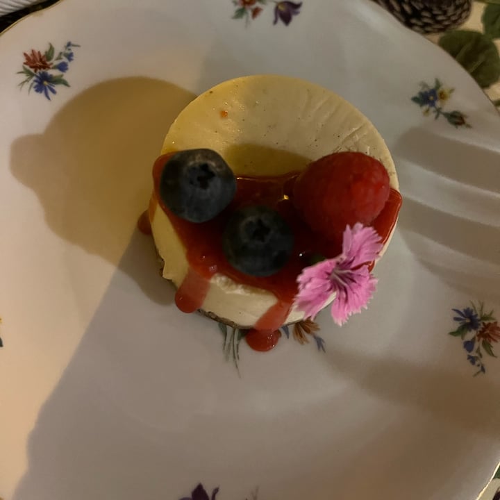 photo of Sementis Cheesecake Crudista Al Limone shared by @amyberti6 on  15 Aug 2022 - review