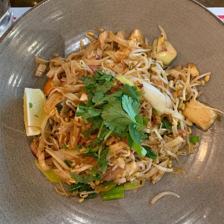 photo of Wagamama Pad thai vegan shared by @tecla on  11 Dec 2021 - review