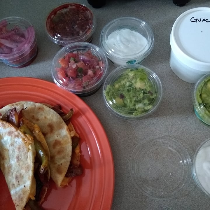 photo of El Grito Taqueria Vegan Enchiladas and Vegan quesadillas shared by @artbyhaka on  19 May 2020 - review