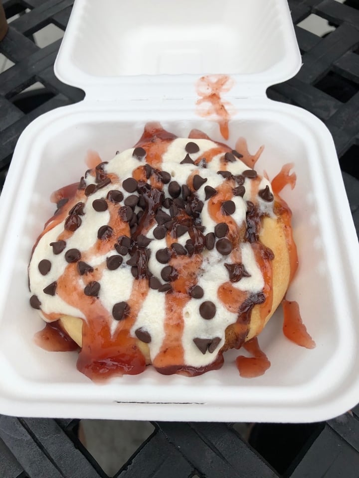 review photo of Cinnaholic Peanut Butter & Jealous Cinnamon Roll shared by @ryankatz on 08 Jan 2020 - review