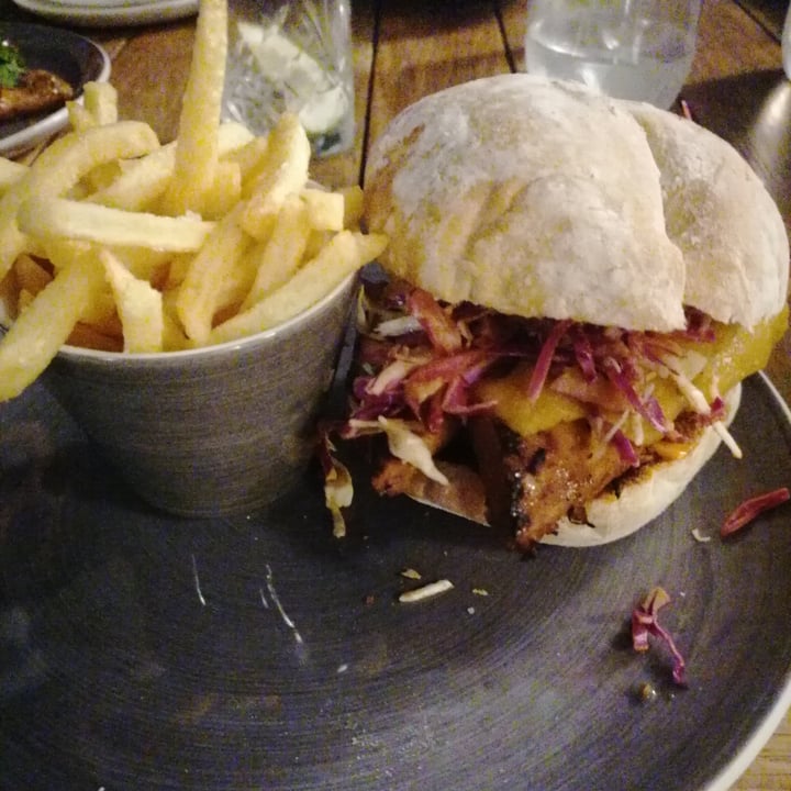 photo of Lily's Restaurant Vegan BBQ Chicken Burger shared by @rushisushi7 on  23 Jan 2022 - review