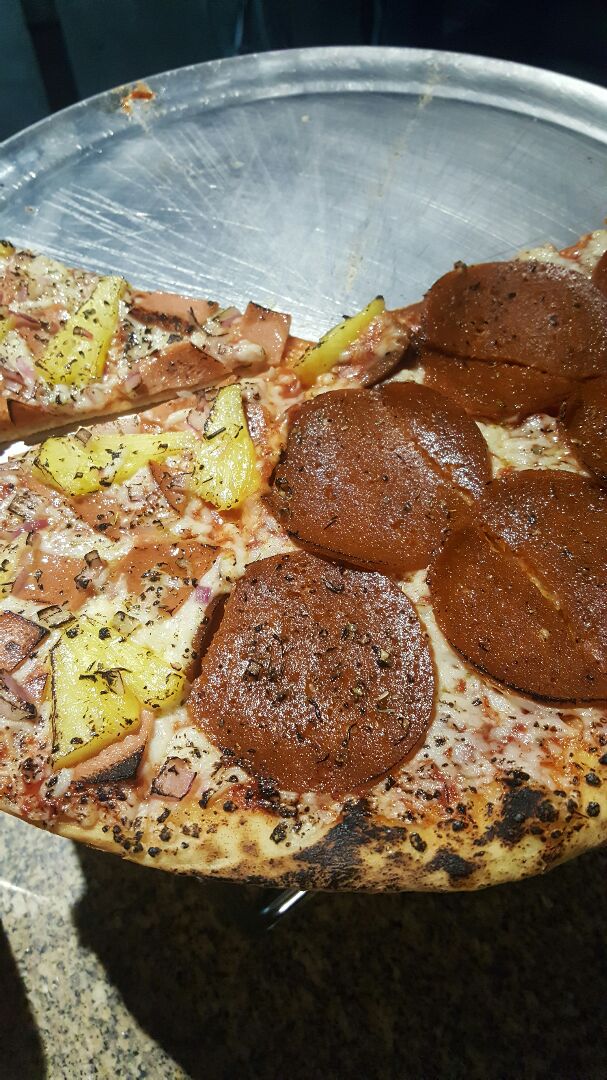 review photo of Ixteriolo's Pizza Peperoni shared by @solojcmtl on 26 Feb 2020 - review