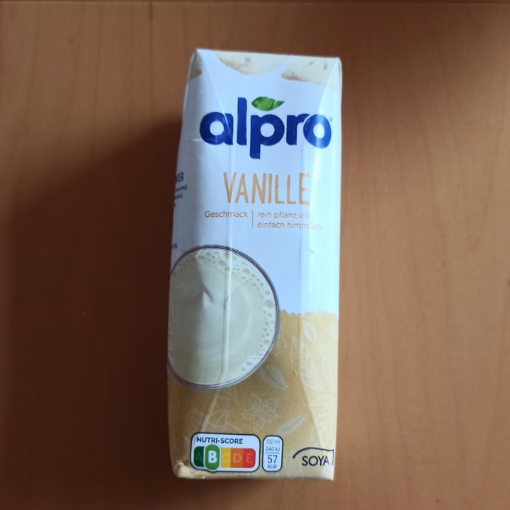 photo of Alpro Vanille Milch - kleine Packungen shared by @sandra1993 on  04 Aug 2021 - review