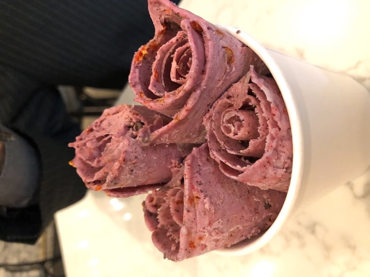photo of Mac & Moon Hisbiscus Rolled Ice Cream shared by @oskihou on  12 Dec 2019 - review