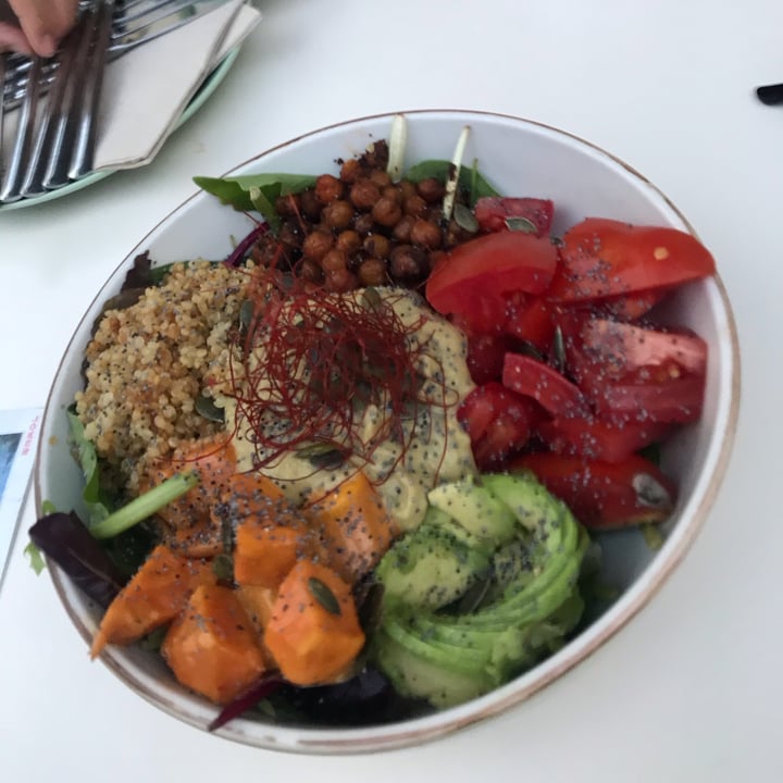 photo of Bar Hola Flora Burgos Buddha Bowl shared by @flora004 on  12 Dec 2021 - review