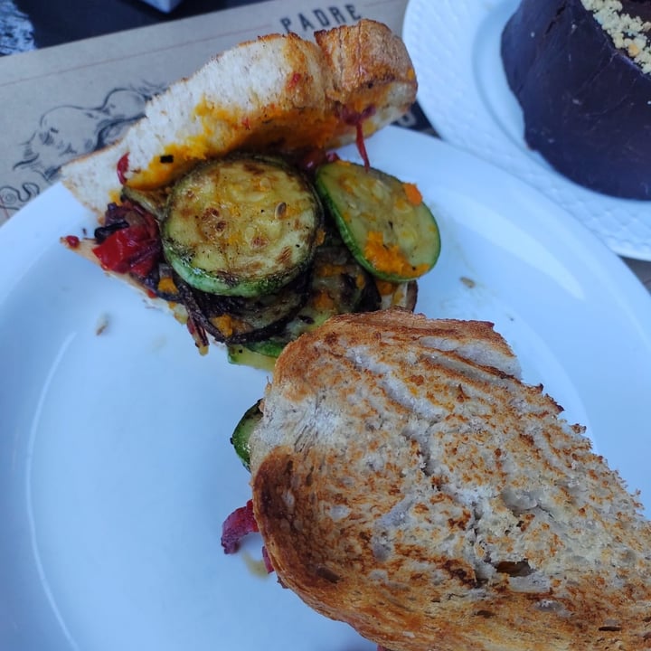 photo of Padre Coffee Roasters & Beer Sándwich vegano shared by @juanandol on  25 Jan 2022 - review