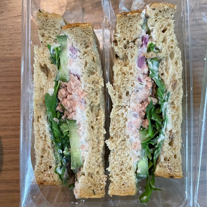 review photo of Starbucks Coffee tu’nah sandwhich shared by @callyjoart on 28 Apr 2022 - review