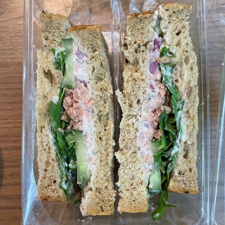 photo of Starbucks Coffee tu’nah sandwhich shared by @callyjoart on  28 Apr 2022 - review