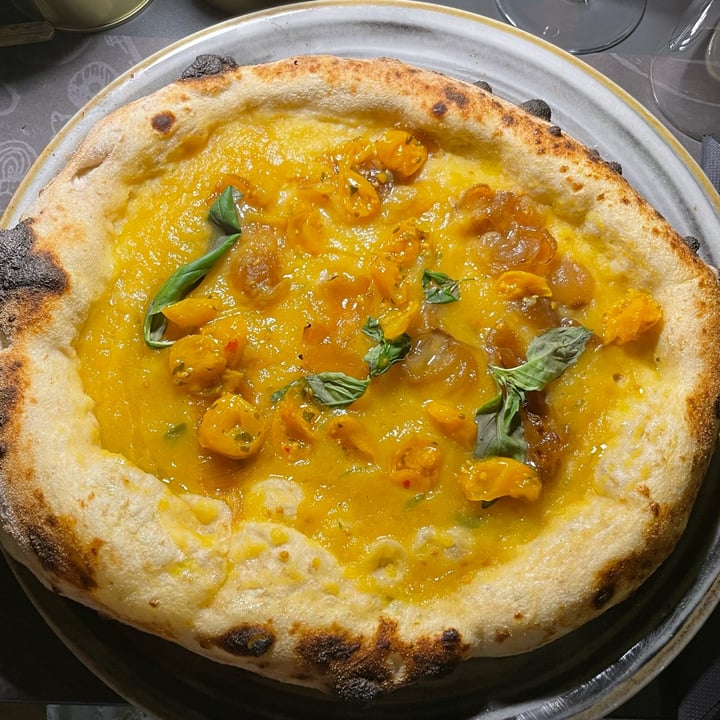 photo of Sciara Pizzeria Vulcanica Margherita In Giallo shared by @greta08 on  04 Jul 2022 - review