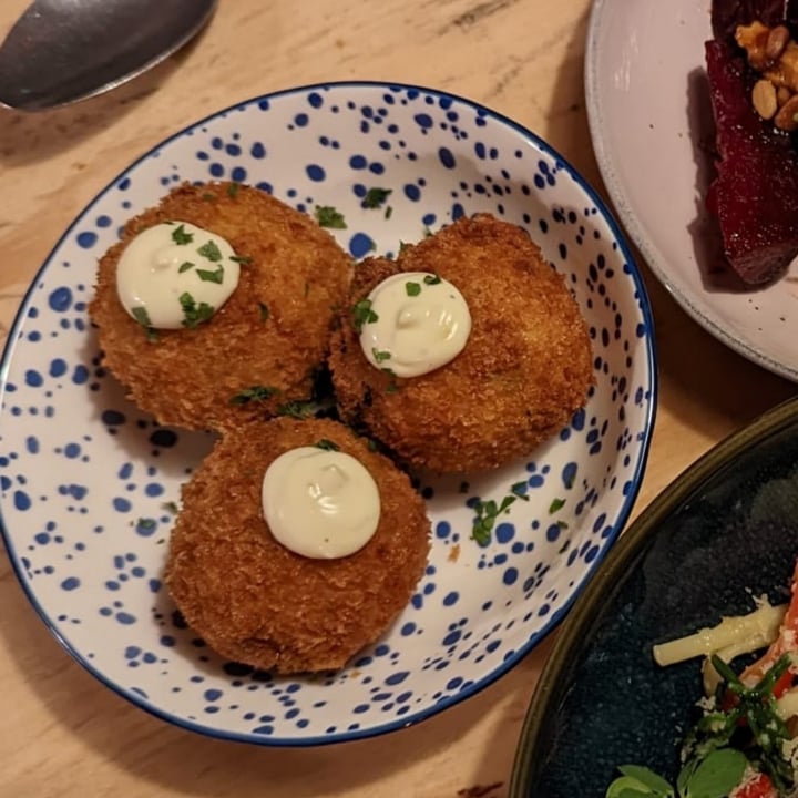 review photo of De Nieuwe Kantine Aranchini | saffron | peas | lemon mayonnaise shared by @jennethics on 02 Oct 2022 - review
