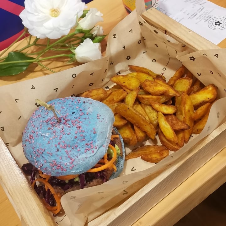 photo of Flower Burger Il Puffo Burger shared by @fradora on  09 May 2022 - review